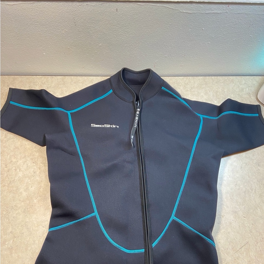 SeaSkin Womens shorty front zip size XXL Black and Blue Wetsuit